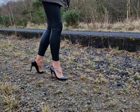 Kats Worn Heels aka katswornheels OnlyFans - When someone buys a pair of Louboutins from me and asks if i can mess them