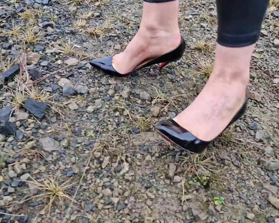 Kats Worn Heels aka katswornheels OnlyFans - When someone buys a pair of Louboutins from me and asks if i can mess them