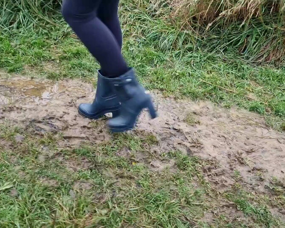 Kats Worn Heels aka katswornheels OnlyFans - Was out for a nice country walk this morning so thought Id try out my new