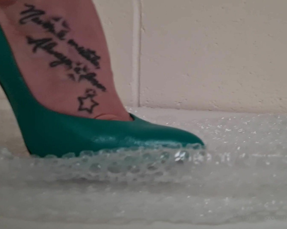 Kats Worn Heels aka katswornheels OnlyFans - Full clip of me crushing and walking all over this bubble wrap in my metal tipped