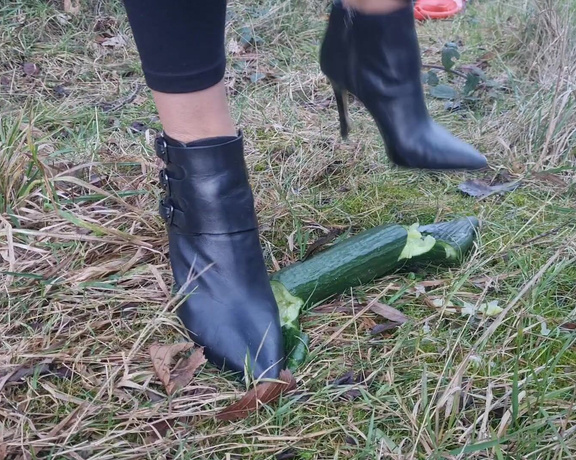 Kats Worn Heels aka katswornheels OnlyFans - This cucumber is no match for my nail heel Michael Kors