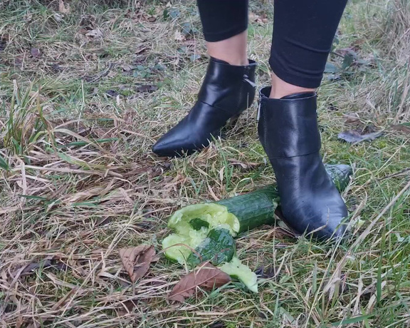 Kats Worn Heels aka katswornheels OnlyFans - This cucumber is no match for my nail heel Michael Kors