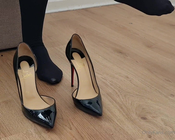 Kats Worn Heels aka katswornheels OnlyFans - Every wondered what it would be like to be stuck on the bottom of someones shoe