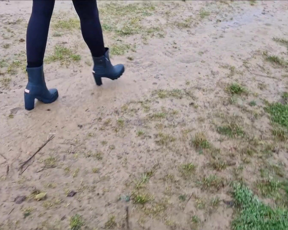 Kats Worn Heels aka katswornheels OnlyFans - Lets try them in some deeper puddles