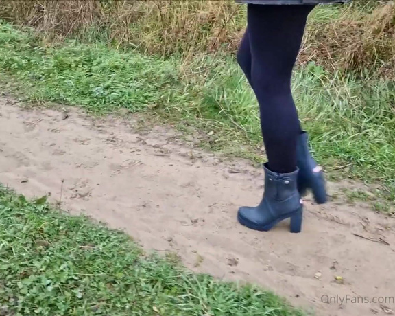 Kats Worn Heels aka katswornheels OnlyFans - Lets try them in some deeper puddles