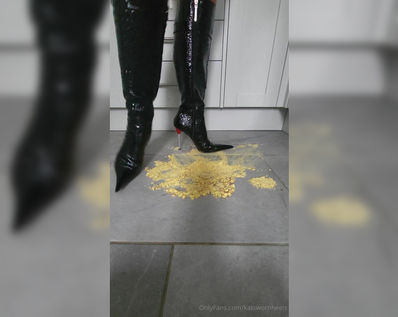 Kats Worn Heels aka katswornheels OnlyFans - Lets start with 5 mins of cereal crushing