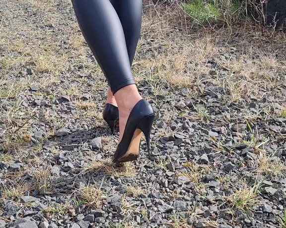 Kats Worn Heels aka katswornheels OnlyFans - Walking on and sinking my vintage nail heels into very thick gravel The soles are