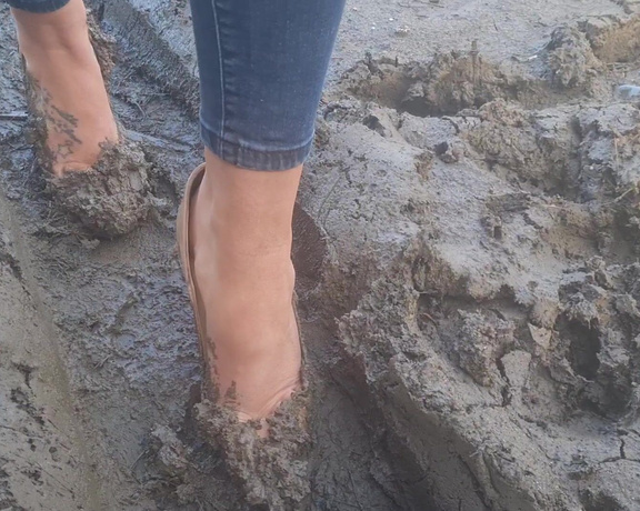 Kats Worn Heels aka katswornheels OnlyFans - Walking in very deepy sticky mud in my nude patent So Kate 120s 2 parts, click