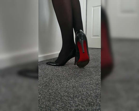 Kats Worn Heels aka katswornheels OnlyFans - Slipping in and out of my sexy Pigalles