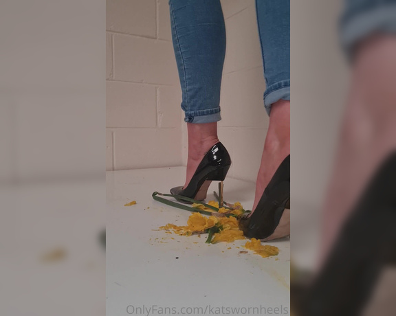 Kats Worn Heels aka katswornheels OnlyFans - You saw me crush Daffodils inside my open back flats, I made this clip for the