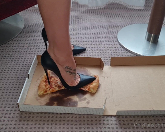 Kats Worn Heels aka katswornheels OnlyFans - Would you like a slice of pizza I forget how good my toe cleavage is when