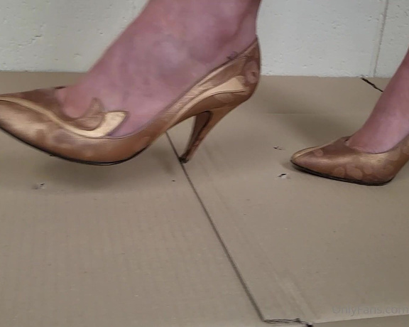 Kats Worn Heels aka katswornheels OnlyFans - When you have some old boxes that need crushing down at work its time to get