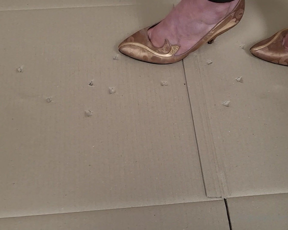 Kats Worn Heels aka katswornheels OnlyFans - When you have some old boxes that need crushing down at work its time to get