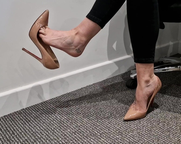 Kats Worn Heels aka katswornheels OnlyFans - Sit and watch me cool my feet down as I dangle my sexy Louboutins