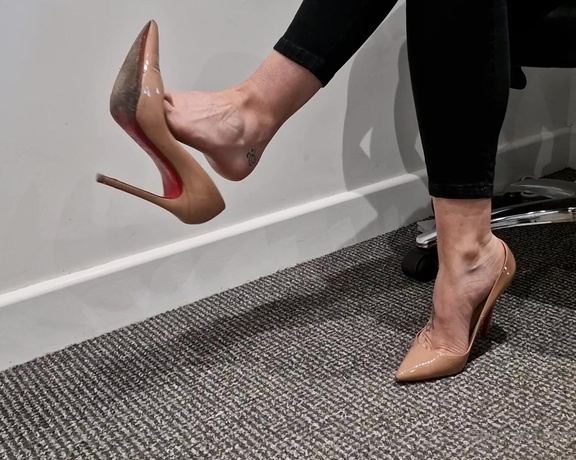 Kats Worn Heels aka katswornheels OnlyFans - Sit and watch me cool my feet down as I dangle my sexy Louboutins