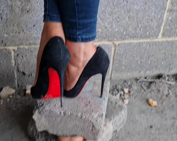 Kats Worn Heels aka katswornheels OnlyFans - Photo set and full crushing clip in my Suede So Kates Watch me get all