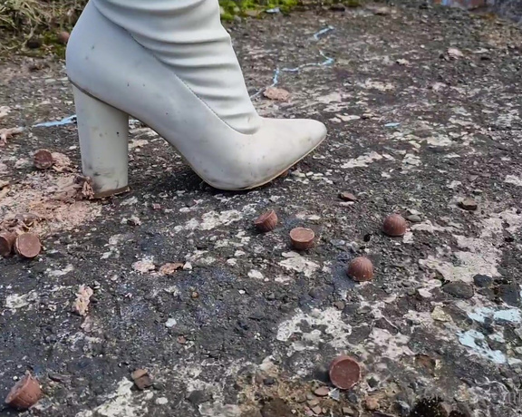 Kats Worn Heels aka katswornheels OnlyFans - Marching and grinding it into the floor