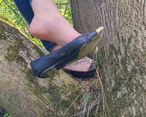 Kats Worn Heels aka katswornheels OnlyFans - Some countryside dangling