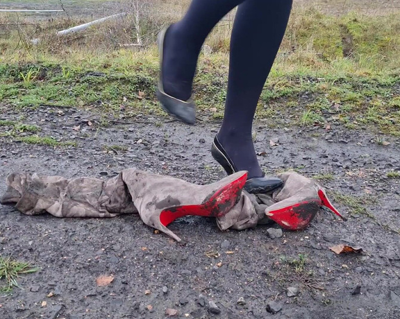 Kats Worn Heels aka katswornheels OnlyFans - Part 2 Time to walk all over them in my metal vintage heels