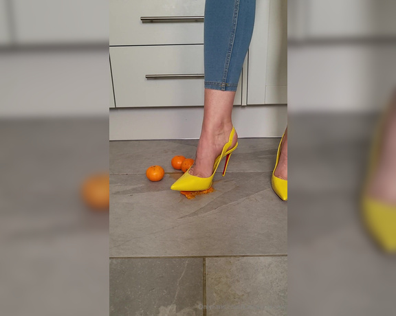 Kats Worn Heels aka katswornheels OnlyFans - I love making things explode under my feet