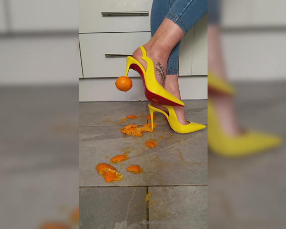 Kats Worn Heels aka katswornheels OnlyFans - I love making things explode under my feet