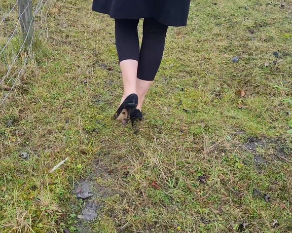 Kats Worn Heels aka katswornheels OnlyFans - This is how you do heel sinking