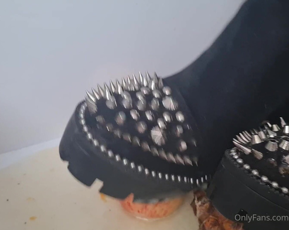 Kats Worn Heels aka katswornheels OnlyFans - Fruit crushing part 1 I start out crushing all of this out of date fruit under