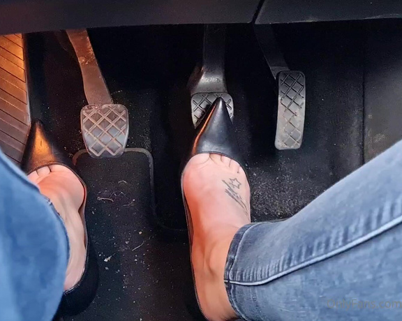 Kats Worn Heels aka katswornheels OnlyFans - Driving in my sexy Louboutins The toe cleavage of these shoes is insane, they almost even