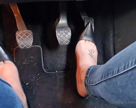 Kats Worn Heels aka katswornheels OnlyFans - Driving in my sexy Louboutins The toe cleavage of these shoes is insane, they almost even