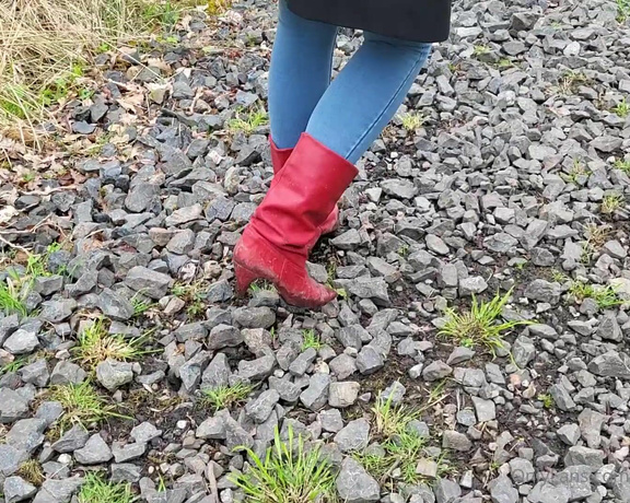 Kats Worn Heels aka katswornheels OnlyFans - Trashing my old red boots