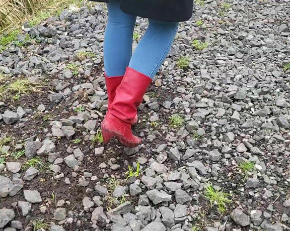 Kats Worn Heels aka katswornheels OnlyFans - Trashing my old red boots