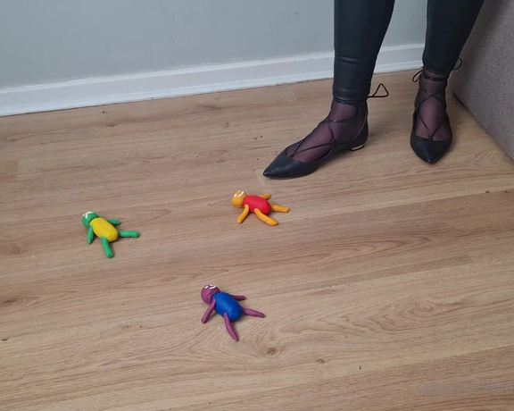 Kats Worn Heels aka katswornheels OnlyFans - So i have 3 little clay men lying on my floor, and 3 different pairs