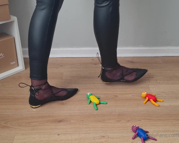 Kats Worn Heels aka katswornheels OnlyFans - So i have 3 little clay men lying on my floor, and 3 different pairs