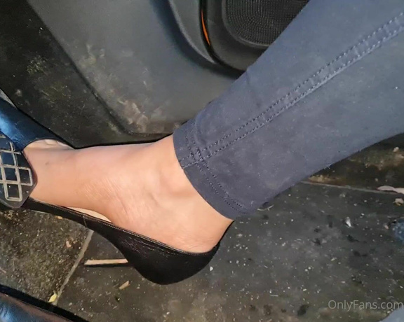 Kats Worn Heels aka katswornheels OnlyFans - Driving in my black leather Manolos Bit of a shakey cam, can anyone recommend a good