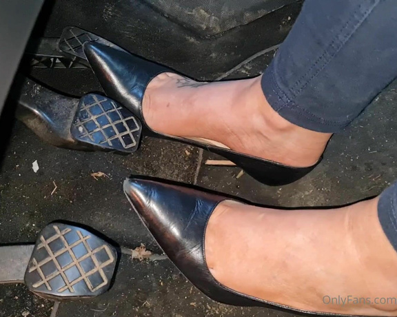 Kats Worn Heels aka katswornheels OnlyFans - Driving in my black leather Manolos Bit of a shakey cam, can anyone recommend a good