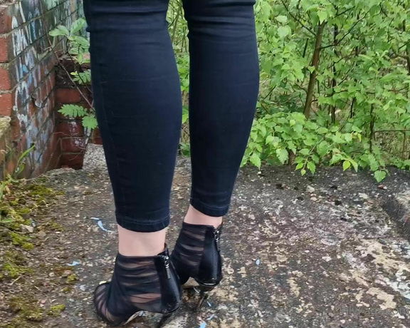 Kats Worn Heels aka katswornheels OnlyFans - Bend for me baby, i want to feel you snap under my weight