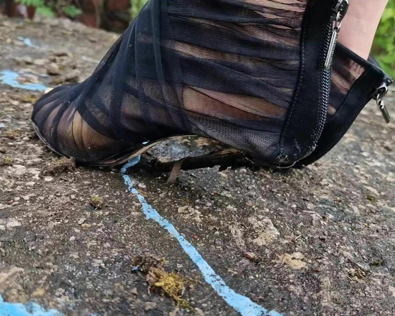 Kats Worn Heels aka katswornheels OnlyFans - Bend for me baby, i want to feel you snap under my weight