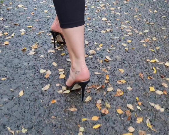 Kats Worn Heels aka katswornheels OnlyFans - Anyone else love the slapping sound of open back mules 2 parts click right)