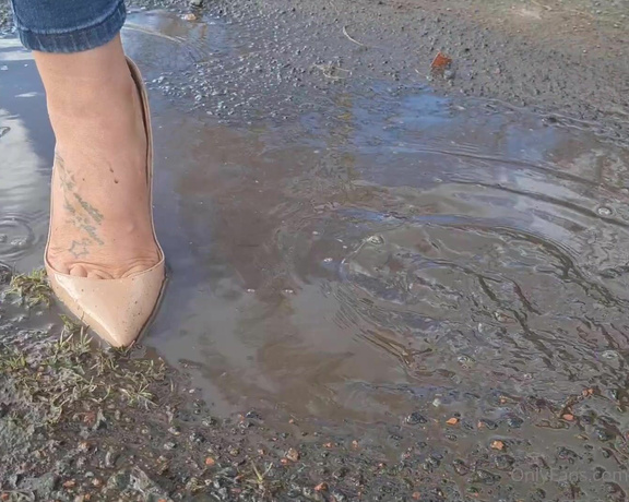 Kats Worn Heels aka katswornheels OnlyFans - Playing in puddles wearing my patent nude Louboutin So Kate 120s