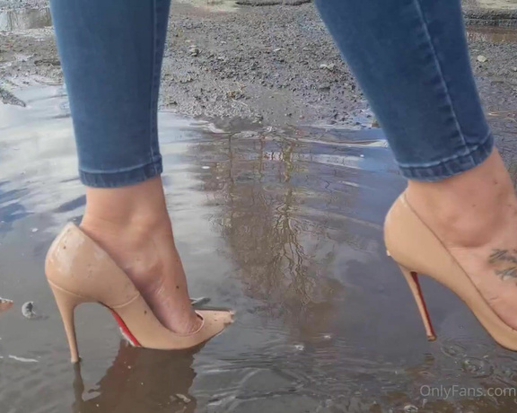 Kats Worn Heels aka katswornheels OnlyFans - Playing in puddles wearing my patent nude Louboutin So Kate 120s