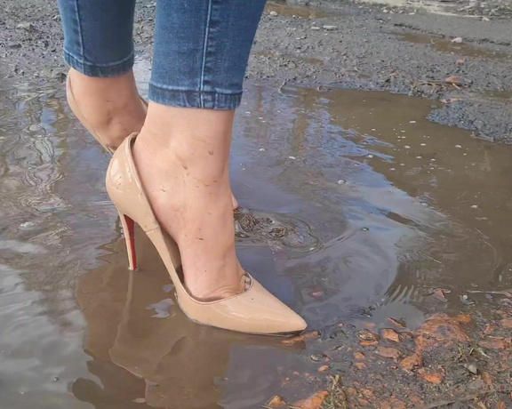 Kats Worn Heels aka katswornheels OnlyFans - Playing in puddles wearing my patent nude Louboutin So Kate 120s