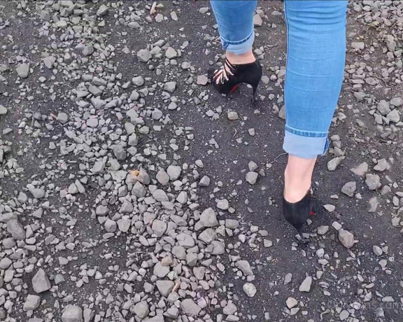 Kats Worn Heels aka katswornheels OnlyFans - When you take a wrong turn and find yourself walking down an almost unwalkable gravel track,