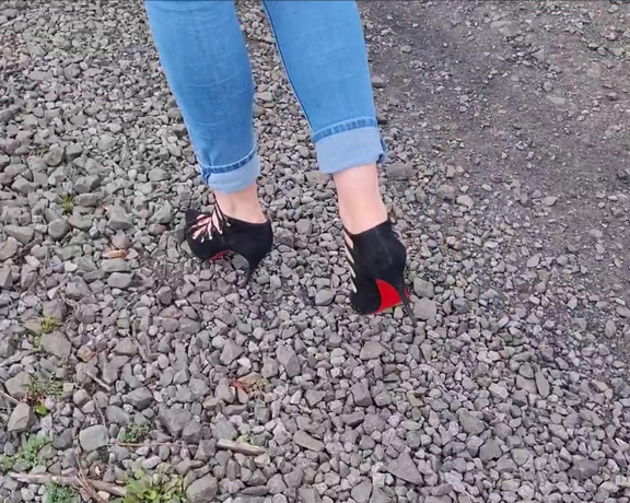 Kats Worn Heels aka katswornheels OnlyFans - When you take a wrong turn and find yourself walking down an almost unwalkable gravel track,