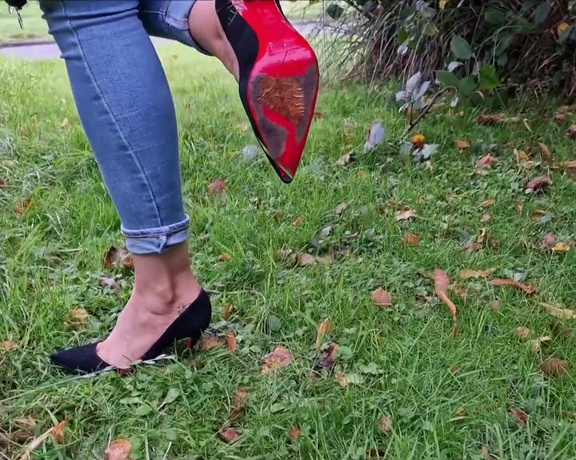 Kats Worn Heels aka katswornheels OnlyFans - Lets start by sinking the heels into the wet grass that should mess up the suede