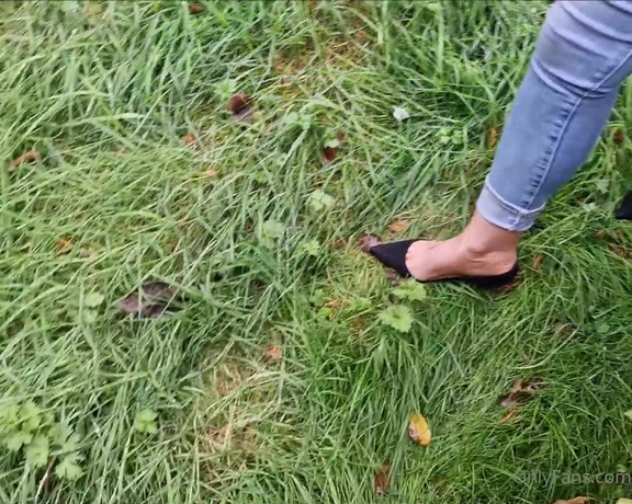 Kats Worn Heels aka katswornheels OnlyFans - Lets start by sinking the heels into the wet grass that should mess up the suede