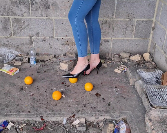 Kats Worn Heels aka katswornheels OnlyFans - Watch me crush these oranges under my sexy Patent Louboutins