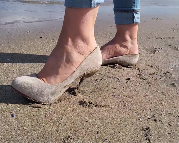 Kats Worn Heels aka katswornheels OnlyFans - Taking a brand new pair of metal heeled, suede Louboutins to the beach for their first