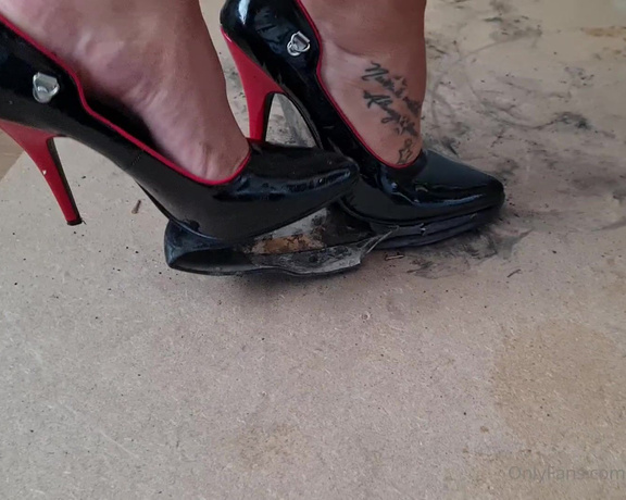 Kats Worn Heels aka katswornheels OnlyFans - Following on from yesterdays destruction of the Faith heels, I now switch to a pair