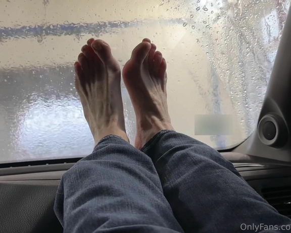 SoleMate91 aka solemate91 OnlyFans - Do you think the car wash guy was interested Should I offer to let him smell