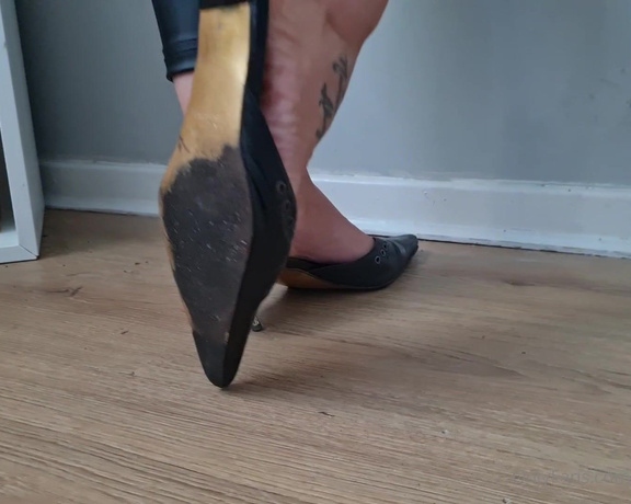 Kats Worn Heels aka katswornheels OnlyFans - OMG i fucking love these heels, look how effortlessly they sink into the flooring Who thinks